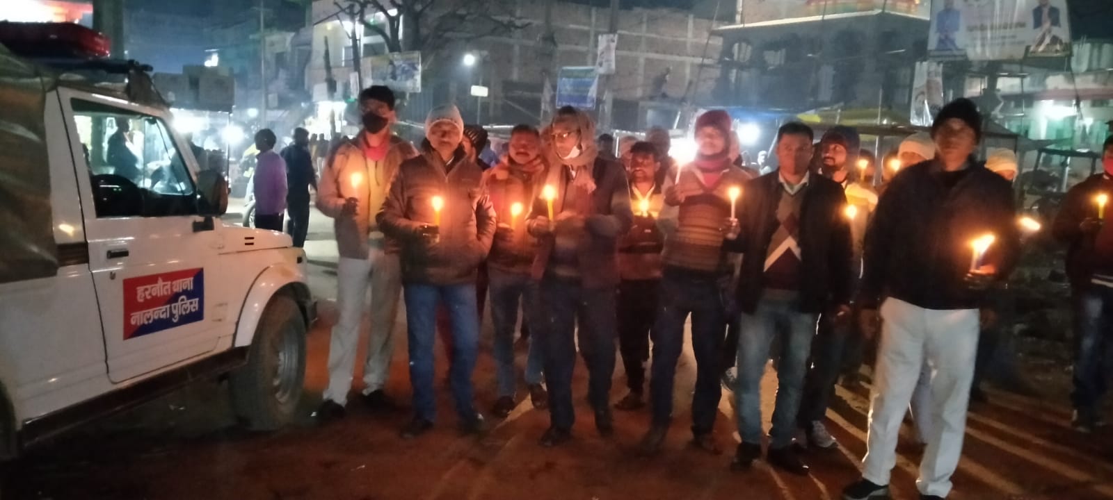 हरनौत में पत्रकार पर गोली मारने के विरोध में पत्रकार व बुद्धिजीवियों ने निकाला कैंडल मार्च