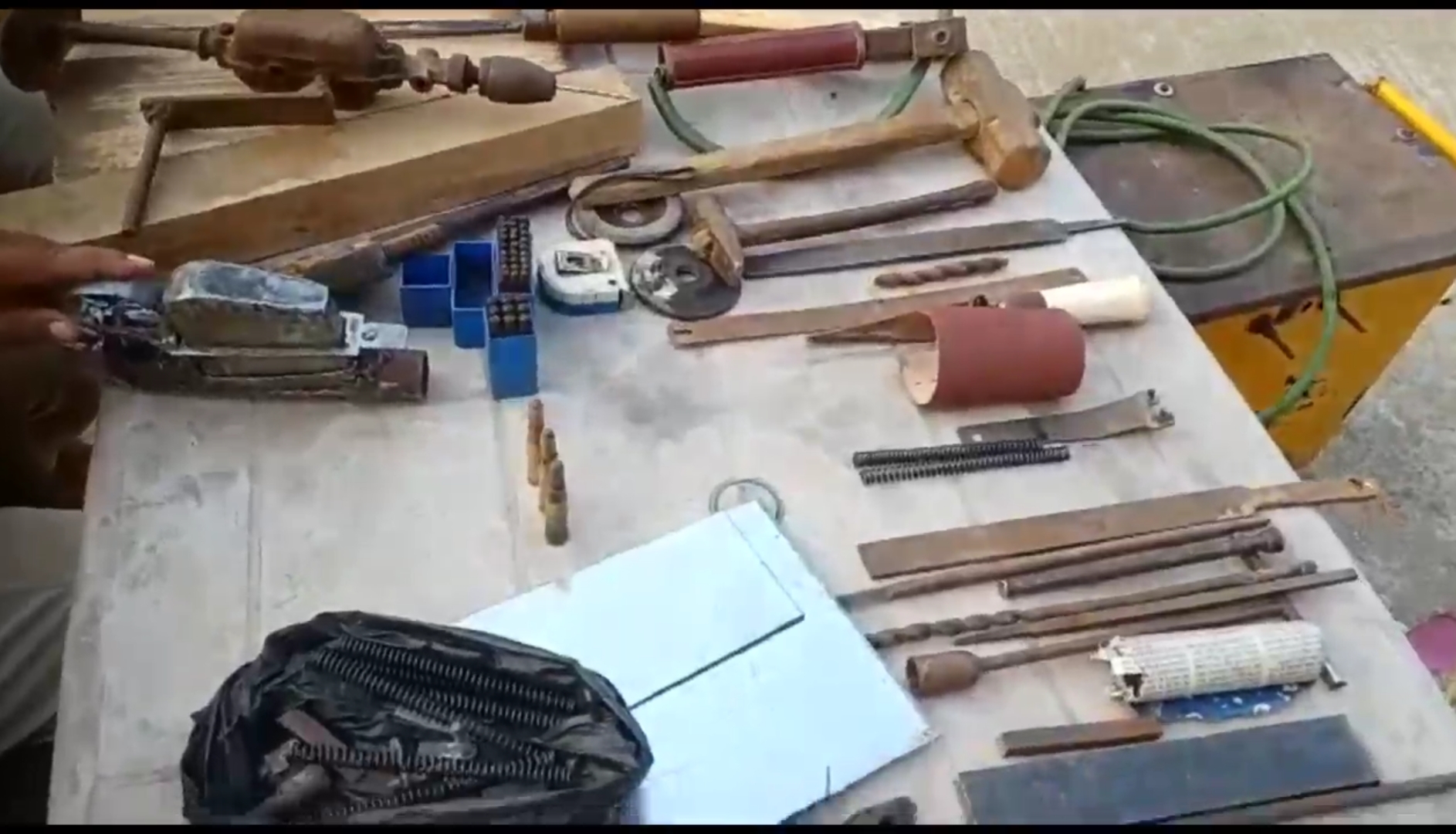 अगारपर गांव में मिनी गन फैक्ट्री का उद्भेदन करायपरसुराय थाना पुलिस ने किया 
